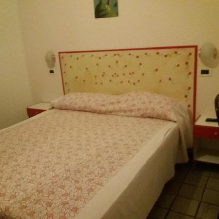 Hotel Fatima Rimini Buitenkant foto