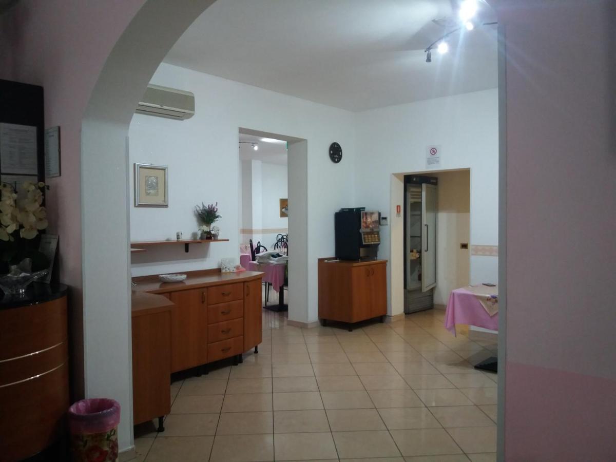 Hotel Fatima Rimini Buitenkant foto