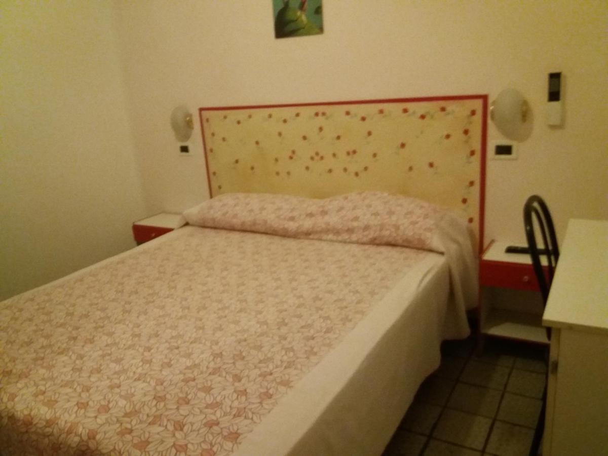 Hotel Fatima Rimini Buitenkant foto