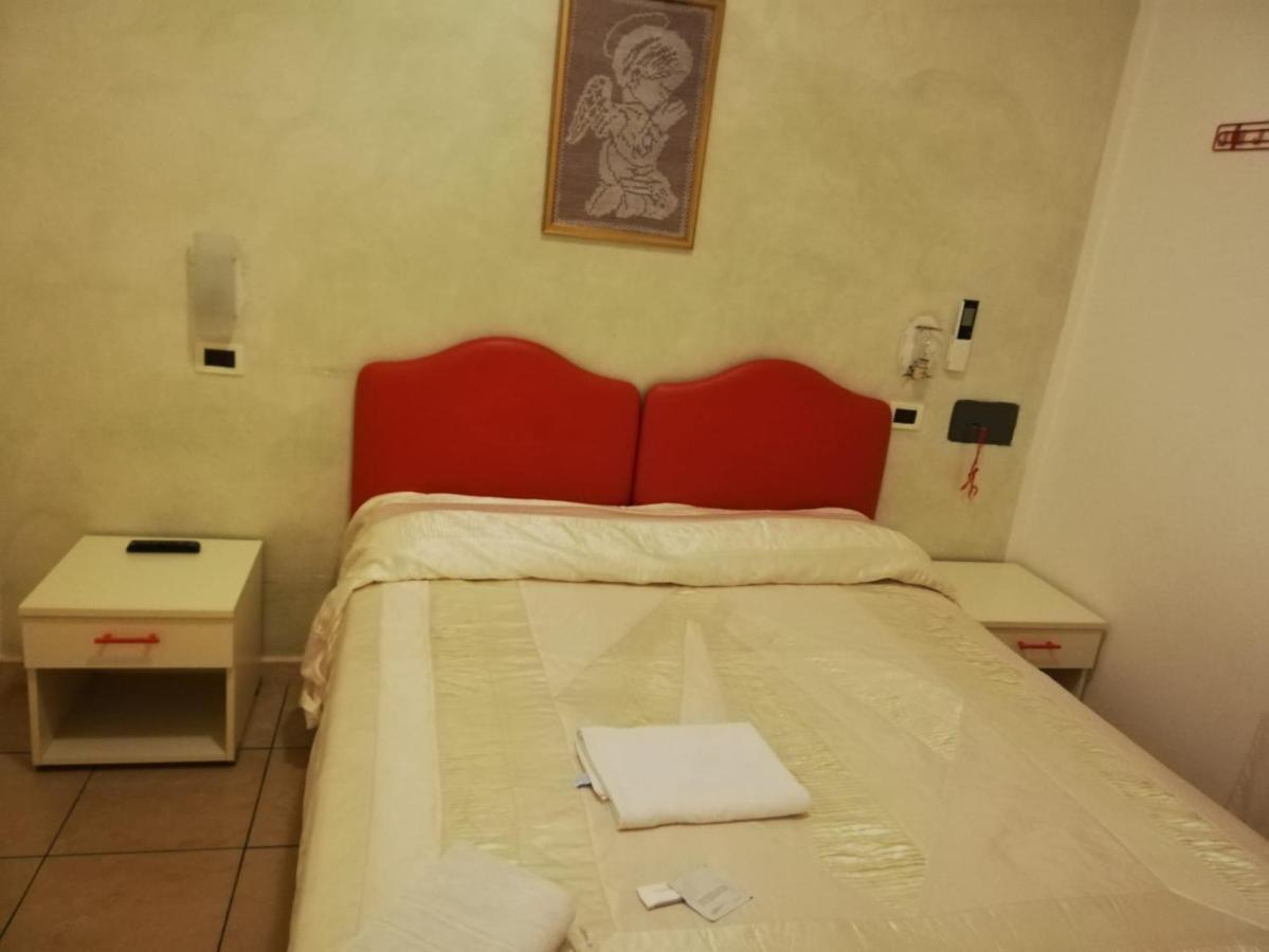 Hotel Fatima Rimini Buitenkant foto